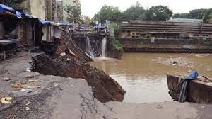 The india meteorological department has issued a red alert in the city and advised people to say indoors as the weather in mumbai wreaked havoc. Mumbai Rains Live 19 Killed In Malad Wall Collapse The Weather Channel Articles From The Weather Channel Weather Com