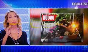 La moglie di riccardo fogli, karin trentini, lo tradirebbe sistematicamente da quattro anni. Pomeriggio Cinque Barbara D Urso Esclusivo La Foto Della Moglie Di Riccardo Fogli Con L Amante Presunto