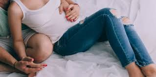 Melakukan hubungan intim saat sedang hamil masih sering menjadi pertanyaan bagi suami maupun istri, terlebih bagi mereka yang baru pertama kali mengandung calon buah hati. Berhubungan Intim Saat Hamil Muda Tak Berbahaya Benarkah Demikian Theasianparent Indonesia