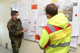 The bundeswehr is the unified armed forces of germany and their civil administration and procurement authorities. Tausendfache Corona Helfer In Uniform Bundeswehr Zahlt 2 000 Antrage Auf Presseportal