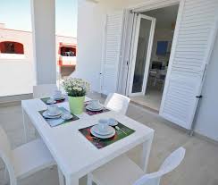 L'insenatura casa vacanze è composta da due appartamenti a porto cesareo e più precisamente a torre lapillo, una frazione di porto cesareo, sulla costa ionica del tacco d'italia. Artemisia