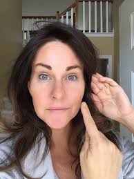 I couldn't believe it. Within minutes, the puffiness and fine lines were  gone. My under-eyes looked smoother, firmer—like I actually got eight hours  of sleep." 💬 The D'OR24K Instant Eye Lift is