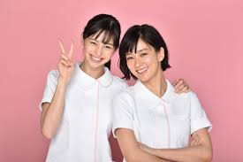 中条あやみさんの出身校は、府立の共学校の東住吉高校です。 同校は普通科（偏差値 60 ）のほか、芸能文化科を設置して歌舞伎や落語、 演劇などの専門科目が学べるようになっています。 ただし、タレントなどの育成を目的にしているわけではなく毎日登校しなければならず、 私立高校の. ä¸­æ¡ã‚ã‚„ã¿ ã¯èŠå±…ãŒä¸‹æ‰‹ ä¾‹ã®ãƒ‰ãƒ©ãƒžãã£ãã‚Š ã¨ã‚Šã¾èŠ¸èƒ½é€Ÿå ±