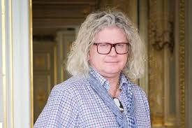 Depuis août 2017, il est l'un des principaux. Pierre Jean Chalencon Biographie Du Collectionneur Et Homme De Medias
