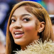 Fan Expression of Boredom and Supportive Comments