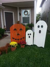 Give the ghosts and goblin decorations that abound at halloween an undead sidekick. Diy Ideas For Wooden Halloween Yard Decorations K4 Craft