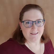 Dee Decker's Instagram, Twitter & Facebook