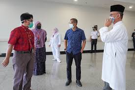 Pejabat timbalan naib canselor (jaringan industri dan masyarakat) ditubuhkan pada september 2007 berperanan untuk mempertingkat dan menyelaras jalinankerjasama upm dengan pihak industri dan masyarakat dalam usaha memantapkan kualiti pengajaran dan pembelajaran, penyelidikan, pengembangan dan perkhidmatan yang menjadi teras kepada motto 'berilmu berbakti'. Lawatan Ybhg Naib Canselor Upm Ke Hpupm Hospital Pengajar Universiti Putra Malaysia