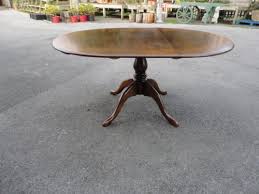 What kind of table is on a pedestal? Round Oval Oak Pedestal Dining Table 594187 Sellingantiques Co Uk