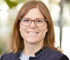 Laura Howell's Instagram, Twitter & Facebook