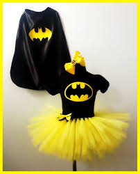 Superhelden kostüm damen batman kostüm helden kostüme gruselige kostüme faschingskostüme selber machen paar kostüme kostüme damen verkleiden batman tutu this item is unavailable batman tutu dress by lisastutus batman kostum selber machen diy anleitung batman kostum. Batgirl Inspired Tutu Set And Cape In Yellow And Black Batgirl Madchen Superhelden Kinder Kostum