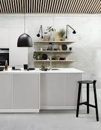 Cette tendance émergée il y a plusieurs années continue sa belle conquête et se décline autour de nombreux matériaux et dans notre loft, la cuisine est blanche, je n'ai donc aucune expérience de vie au quotidien avec une cuisine noire. La Cuisine Noire Et Blanche Plus Contemporaine Que Jamais Elle Decoration