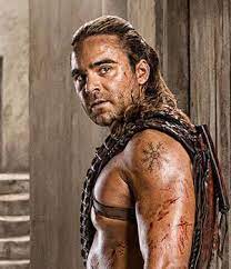 Agron is taller than average with a strong build, short brown hair and consistent dark stubble. Spartacus Dustin Clare Ist Gannicus Darsteller Schauspieler Serien