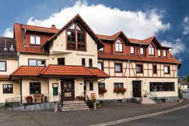 Landgasthof deutsches haus is located at kaltenwanghof 1, 2.7 miles from the center of weilheim. Hotel Deutsches Haus Landgasthof Hessen Bei Hrs Gunstig Buchen