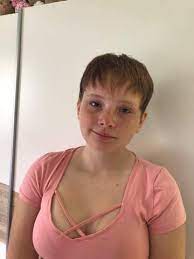 friseur hat falsch geschnitten haare