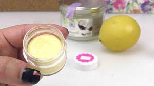 Wie bekommt man schöne und weiche lippen auf natürliche art? Diy Lippenpflege Fur Den Sommer Lsf Und Zitrone Ohne Vaseline Youtube