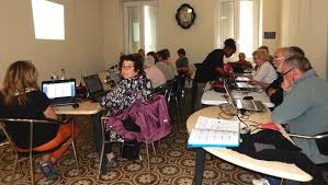 « j'ai vu qu'il y avait une grosse demande de la part des seniors qui ne maîtrisent pas l'ordinateur ou internet. Des Cours D Informatique Pour Les Seniors Lindependant Fr