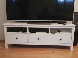 The whole thing ties together beautifully and is a great way to create a little mudroom in a small space. Hemnes Tv Bank Von Ikea Weiss Gebeizt Neu In 81671 Munchen Fur 109 00 Zum Verkauf Shpock De