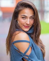 Jeans that actually fit- the struggle is real😂 Girls do you have any  recommendations? I get most of my jeans from pull and bear or h&m- fashion  nova was an option too