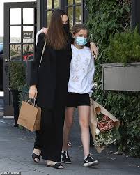 Unhcr, the un refugee agency. Angelina Jolie Walks With Arm Wrapped Around Daughter Vivienne During Shopping Trip Aktuelle Boulevard Nachrichten Und Fotogalerien Zu Stars Sternchen