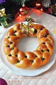 Rudolph is gonna love this one. Christmas Wreath Bread Christmasfood Holidays Winter Christmas Food Christmas Baking Food