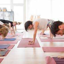 Montags 20:00 uhr dienstags, mittwochs und freitags 18:30 uhr donnerstags 9:00 uhr. Extra Yoga Klasse Kraftvolle Mitte Und Stabilitat Mit Nica Am Sa 01 02 20 Yoagna Hatha Yoga In Duisburg Und Nrw