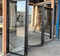 Fabricante profesional de puertas plegables de vidrio y aluminio