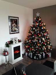 See more ideas about christmas decorations, christmas diy, farmhouse christmas decor. Kerstboom 2013 Zilver Met Rood Christmas Tree Inspiration Holiday Decor Christmas Elegant Christmas Trees