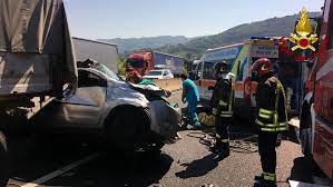 Una volta arrivati sul posto a sirene spiegate, fortunatamente la situazione era migliore di quanto descritta: Incidente Sulla Firenze Mare Autostrada A11 Chiusa I Percorsi Alternativi