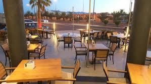 مقهي ومطعم جاز لاونج