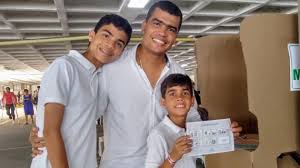 Christian daes, el presidente de tecnoglass, la compañía reconocida en ee. Candidato A La Gobernacion Rodney Castro Voto Acompanado De Sus Hijos En El Buen Consejo Zona Cero