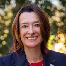 Mel Carson's Instagram, Twitter & Facebook