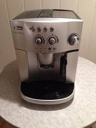 Einige berichten, sie benutzen die maschine seit mehr als fünf jahren täglich und können keinerlei probleme feststellen. Ma Machine Delonghi Magnifica Esam 4300 Ne Chauffe Plus