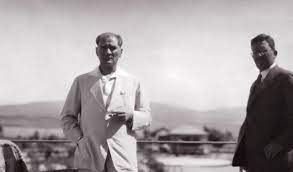 Mustafa bıyık kimdir, hayatı ve biyografisi. Ataturk Marmara Kosku Balkonunda Yaninda Tevfik Biyiklioglu Ataturk Fotograflari Mustafakemalim