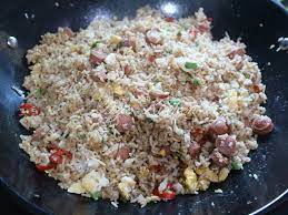 Tapi sebab melihat nasi goreng rpa yang menggunakan sosej dan kicap, saya cuba juga kedua dua bahan ini untuk dikongsikan dengan. Nasi Goreng Sosej Azie Kitchen