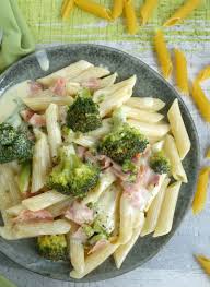 Nudeln In Kase Sahne Sauce Mit Brokkoli Und Schinken Meinestube Rezept Brokkoli Nudeln Kase Nudeln Kase Sahne Sauce
