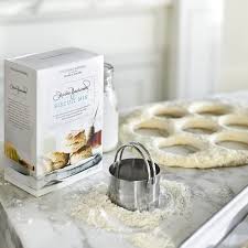Wow, they are hands down the best baked beans i have ever had. Trisha Yearwood S New Williams Sonoma Collection Popsugar Food