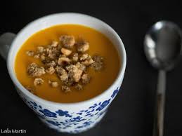 Soupe De Butternut Streusel De Noisettes Aux Epices Et Zestes D Orange Recette Butternut Recettes De Courge Butternut Soupe