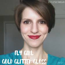 What glitter gloss can I use to get this look?