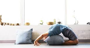 Les douleurs du dos, tout comme celles provenant du nerf sciatique, ne sont malheureusement pas des affections rares. Dites Adieu A La Sciatique Le Yoga Et L Ayurveda Vous Viennent En Aide Blog De Medoucine