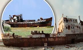 It carries its food and water with it. Desert Wrecks The Desolate Ship Cemetery Where Camels Walk Beside Rusting Vessels Buried In Sand Daily Mail Online