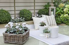 Kleiner Garten Gestaltung Und Ideen Im Shabby Look Garten Stadthaus Garten Gartendesign Ideen