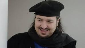 كما كان الفنان خالد سامي قد نجا من الموت بأعجوبة، بعد أن توقف قلبه مؤخراً عن العمل، ليتمكن أطباء المستشفى التي يرقد بها من تشغيله بطرق إنعاش مختلفة، وكتب تركي ابن الفنان السعودي الشهير تفاصيل ما مر به والده طالباً من محبيه الدعاء. Wxhzsme 6dkwpm