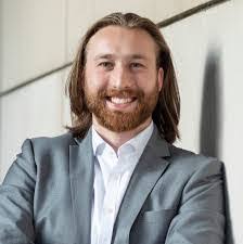 Kari Messina's Instagram, Twitter & Facebook