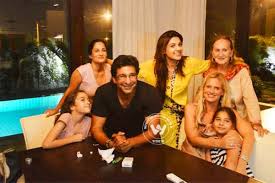 In this article, we take a look at his first tryst with marriage when he married huma mufti in 1995, and the second wasim akram marriage, to australian shaniera thompson in 2013. Wasim Akram To Bring On Eid With Fiance Shaniera Hot Buzz