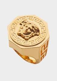 Affirmez votre style avec la collection versace de bijoux pour hommes. Chevaliere Medusa Et Grecque Versace Homme Boutique En Ligne France Versace Ring Mens Accessories Mens Gold Rings
