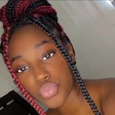 Tory Duncan's Instagram, Twitter & Facebook