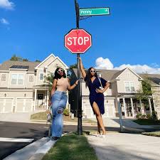 Reports recently made the rounds on social media that the couple were parting ways after what appeared to be their divorce papers leaked online. Hznndjj J1 Unm