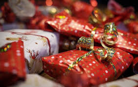 Christmas day and christmas dinner is very much a family occasion and people often invite an elderly neighbour who is alone because nobody wants to be alone at christmas. Christmas Traditions In Monaco Thirteen Desserts And Other Celebrations