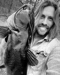 She might've catfished me, but I took a pic with her anyways 😮‍💨  #channels #winter #noodling #female